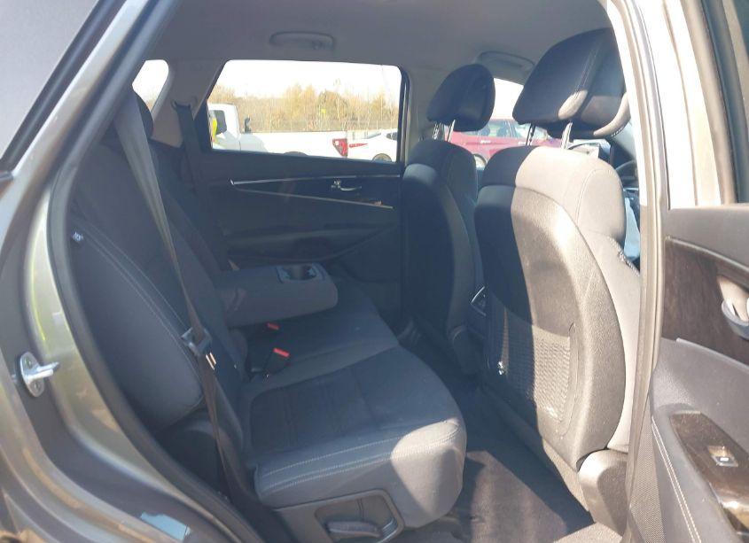 Photo 8 of 2016 Kia Sorento 2.4L L (VIN 5XYPG4A3XGG150888)