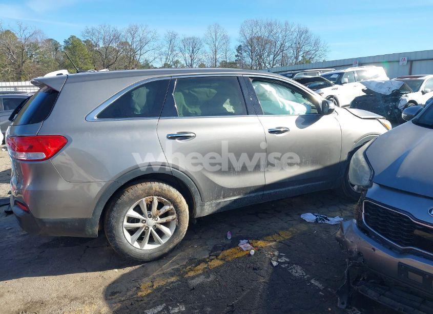 Photo 13 of 2016 Kia Sorento 2.4L L (VIN 5XYPG4A3XGG171580)