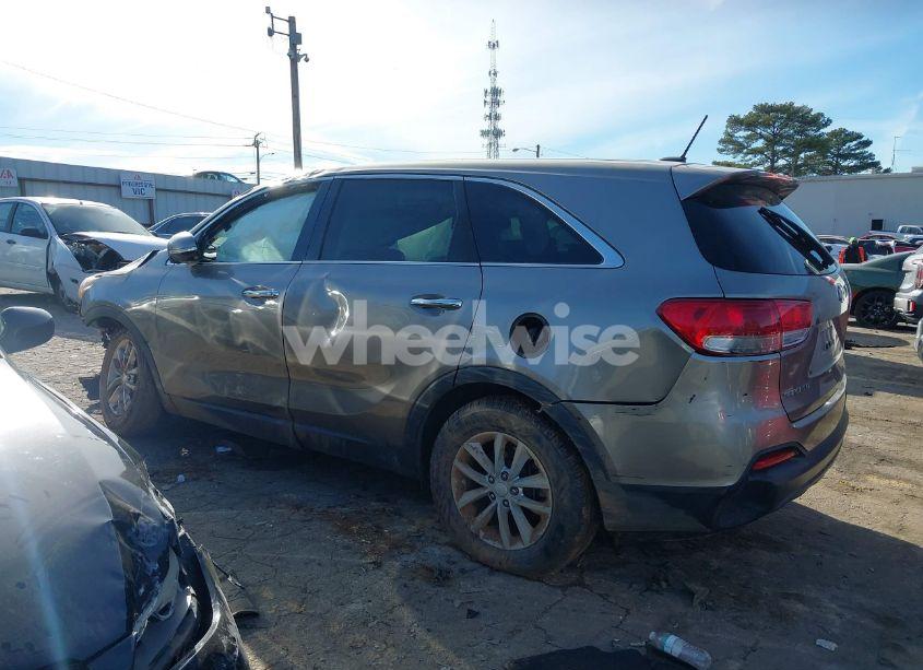 Photo 14 of 2016 Kia Sorento 2.4L L (VIN 5XYPG4A3XGG171580)
