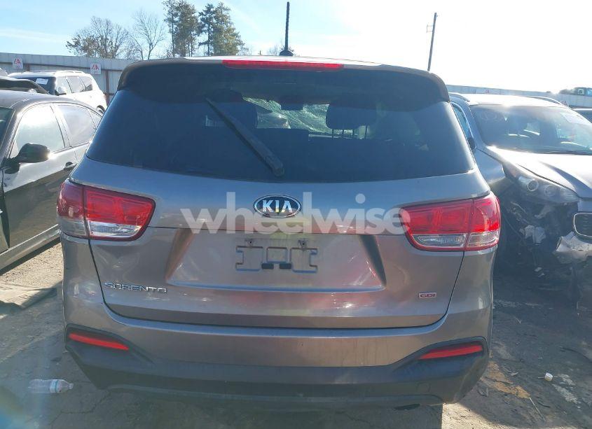 Photo 16 of 2016 Kia Sorento 2.4L L (VIN 5XYPG4A3XGG171580)