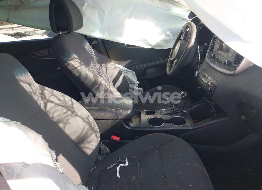 Photo 5 of 2016 Kia Sorento 2.4L L (VIN 5XYPG4A3XGG171580)