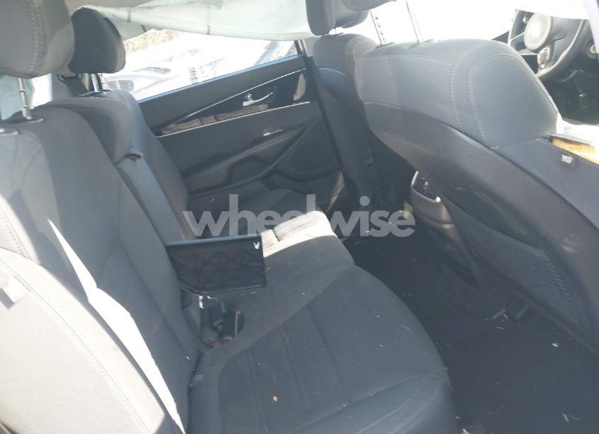 Photo 8 of 2016 Kia Sorento 2.4L L (VIN 5XYPG4A3XGG171580)