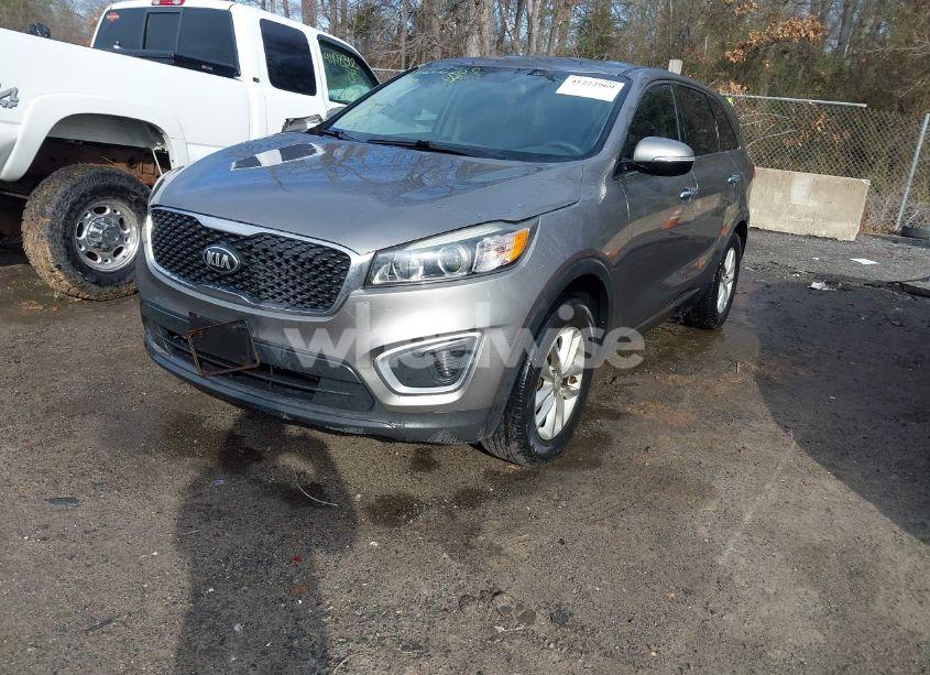 Photo 2 of 2017 Kia Sorento 2.4L L (VIN 5XYPG4A3XHG205910)