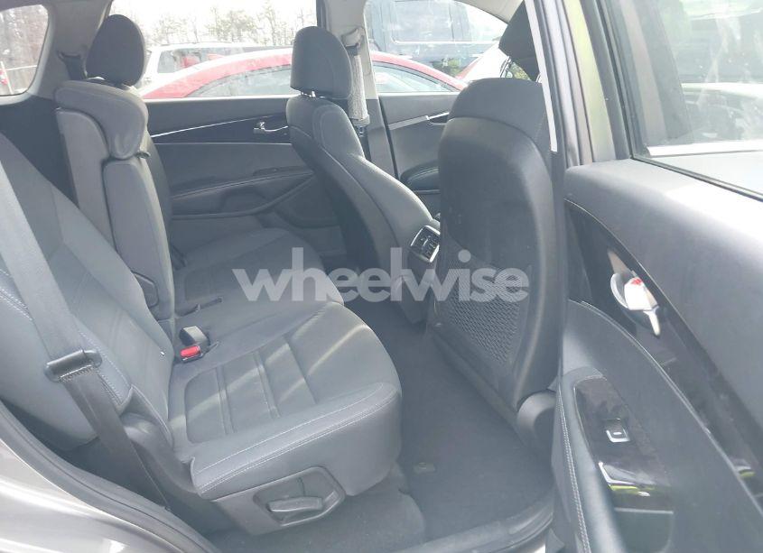 Photo 8 of 2017 Kia Sorento 2.4L L (VIN 5XYPG4A3XHG205910)