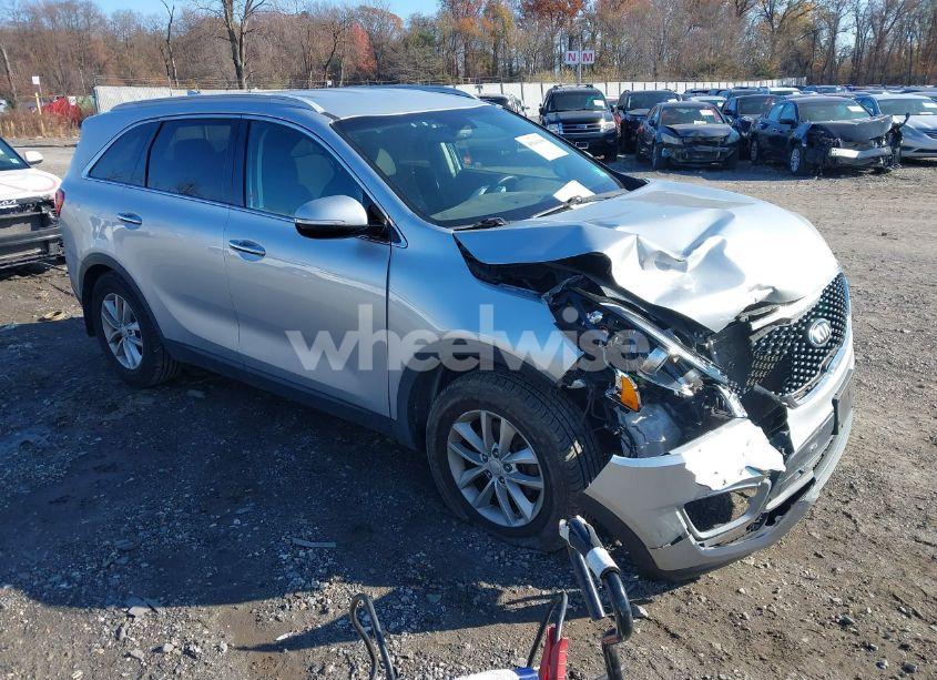 2017 Kia Sorento 2.4L LX (VIN 5XYPG4A3XHG243525) main photo