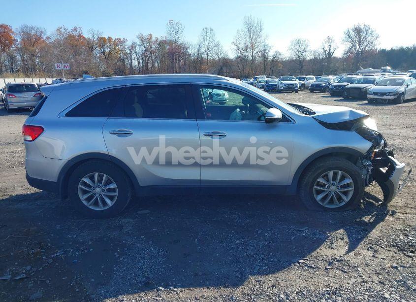 Photo 13 of 2017 Kia Sorento 2.4L LX (VIN 5XYPG4A3XHG243525)
