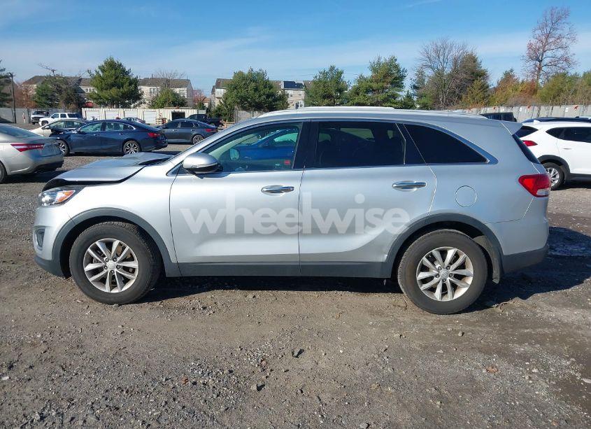 Photo 14 of 2017 Kia Sorento 2.4L LX (VIN 5XYPG4A3XHG243525)
