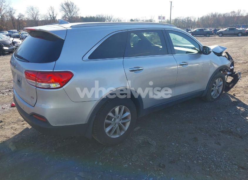 Photo 4 of 2017 Kia Sorento 2.4L LX (VIN 5XYPG4A3XHG243525)