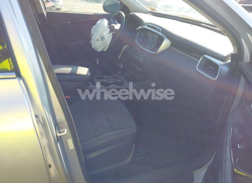 Photo 5 of 2017 Kia Sorento 2.4L LX (VIN 5XYPG4A3XHG243525)