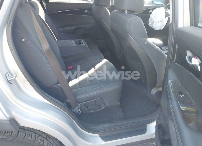 Photo 8 of 2017 Kia Sorento 2.4L LX (VIN 5XYPG4A3XHG243525)