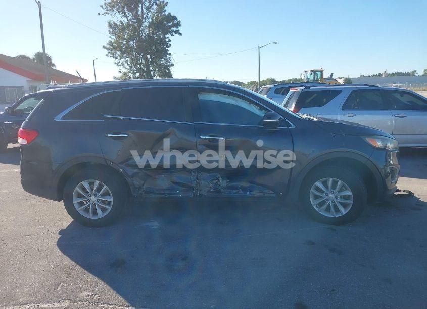 Photo 13 of 2017 Kia Sorento 2.4L LX (VIN 5XYPG4A3XHG245632)