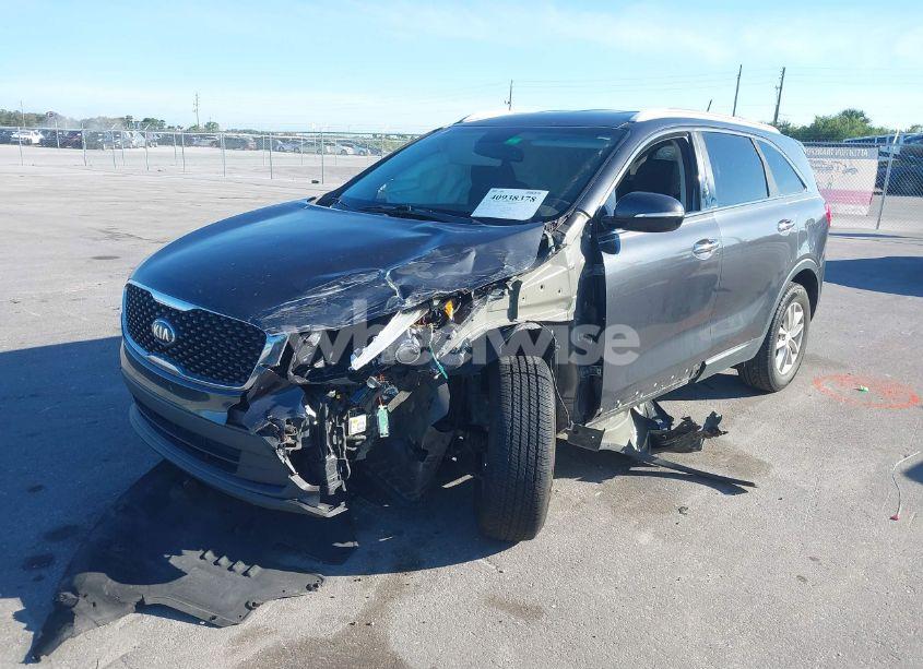 Photo 2 of 2017 Kia Sorento 2.4L LX (VIN 5XYPG4A3XHG245632)