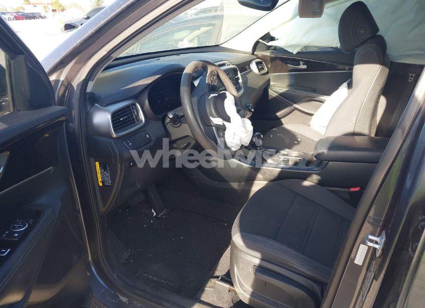 Photo 5 of 2017 Kia Sorento 2.4L LX (VIN 5XYPG4A3XHG245632)