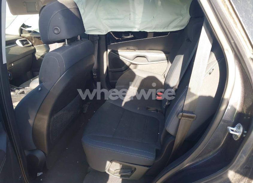 Photo 8 of 2017 Kia Sorento 2.4L LX (VIN 5XYPG4A3XHG245632)