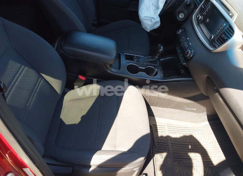 Photo 5 of 2017 Kia Sorento 2.4L LX (VIN 5XYPG4A3XHG295107)