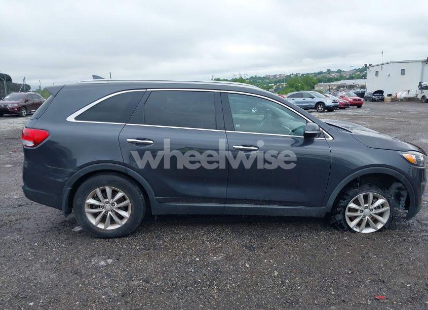 Photo 12 of 2018 Kia Sorento 2.4L LX (VIN 5XYPG4A3XJG364786)