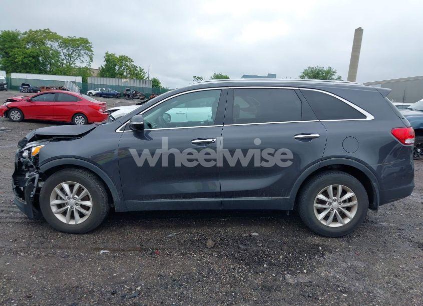 Photo 13 of 2018 Kia Sorento 2.4L LX (VIN 5XYPG4A3XJG364786)