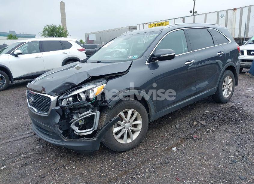 Photo 2 of 2018 Kia Sorento 2.4L LX (VIN 5XYPG4A3XJG364786)