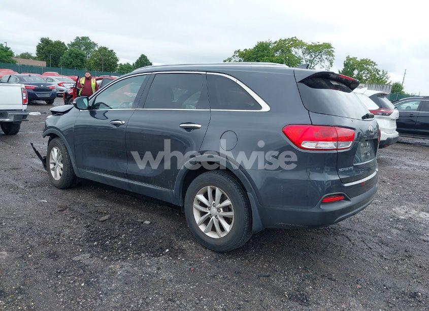 Photo 3 of 2018 Kia Sorento 2.4L LX (VIN 5XYPG4A3XJG364786)