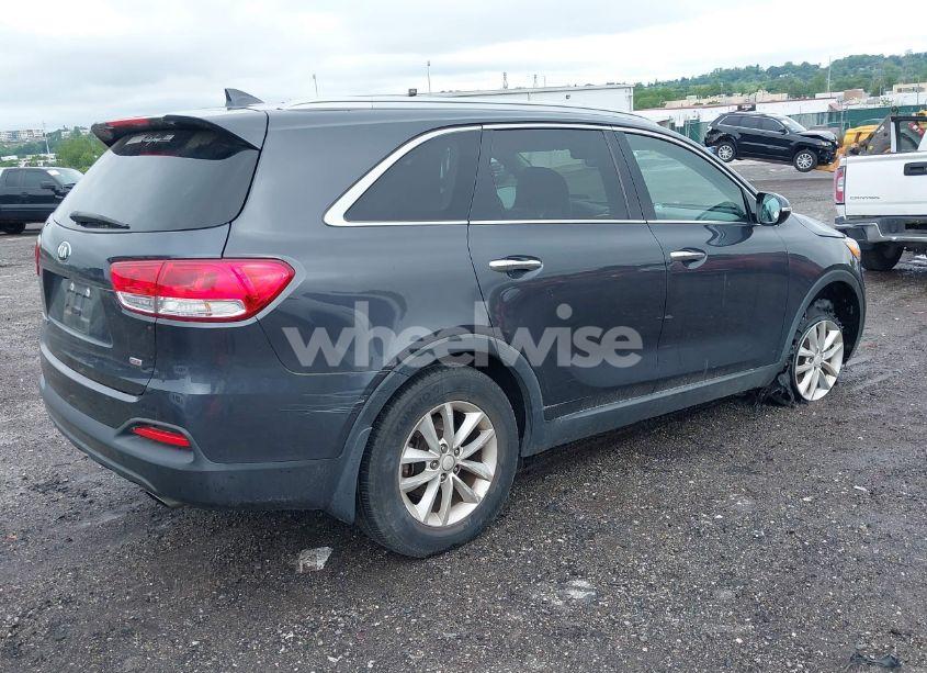 Photo 4 of 2018 Kia Sorento 2.4L LX (VIN 5XYPG4A3XJG364786)