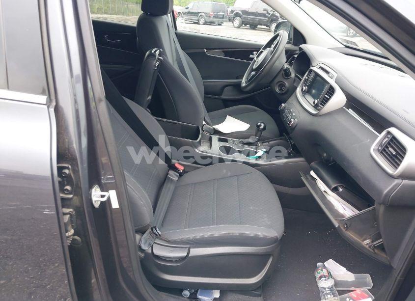 Photo 5 of 2018 Kia Sorento 2.4L LX (VIN 5XYPG4A3XJG364786)