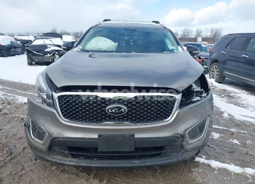Photo 11 of 2018 Kia Sorento 2.4L LX (VIN 5XYPG4A3XJG371429)