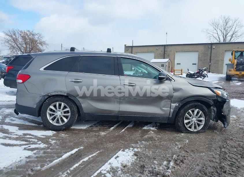 Photo 12 of 2018 Kia Sorento 2.4L LX (VIN 5XYPG4A3XJG371429)