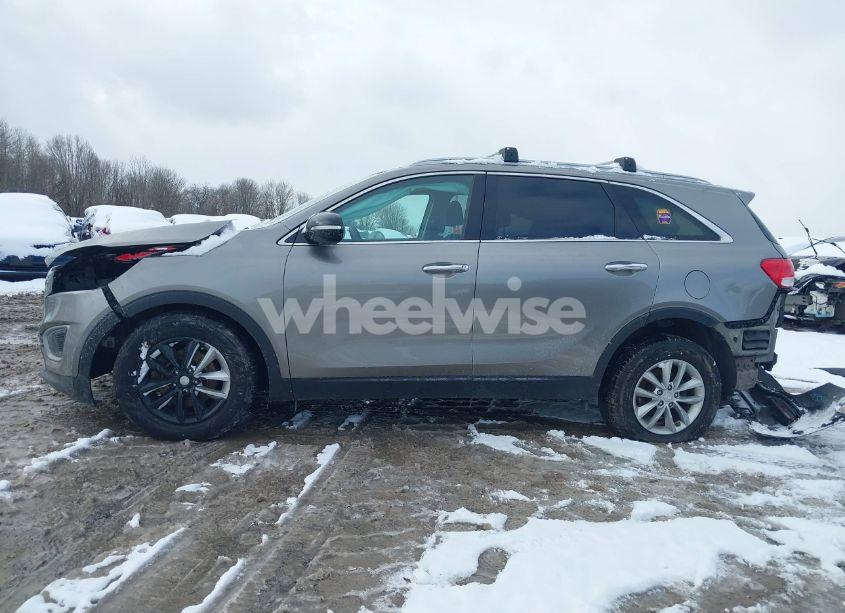Photo 13 of 2018 Kia Sorento 2.4L LX (VIN 5XYPG4A3XJG371429)