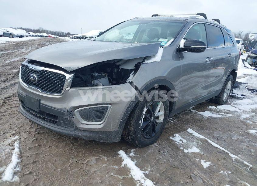 Photo 2 of 2018 Kia Sorento 2.4L LX (VIN 5XYPG4A3XJG371429)