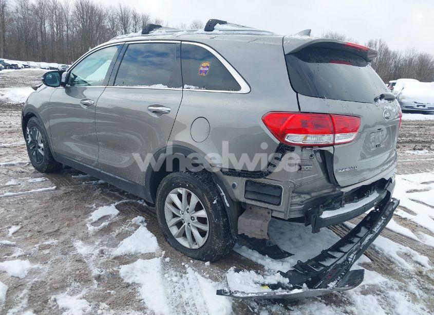 Photo 3 of 2018 Kia Sorento 2.4L LX (VIN 5XYPG4A3XJG371429)