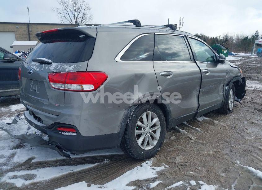 Photo 4 of 2018 Kia Sorento 2.4L LX (VIN 5XYPG4A3XJG371429)