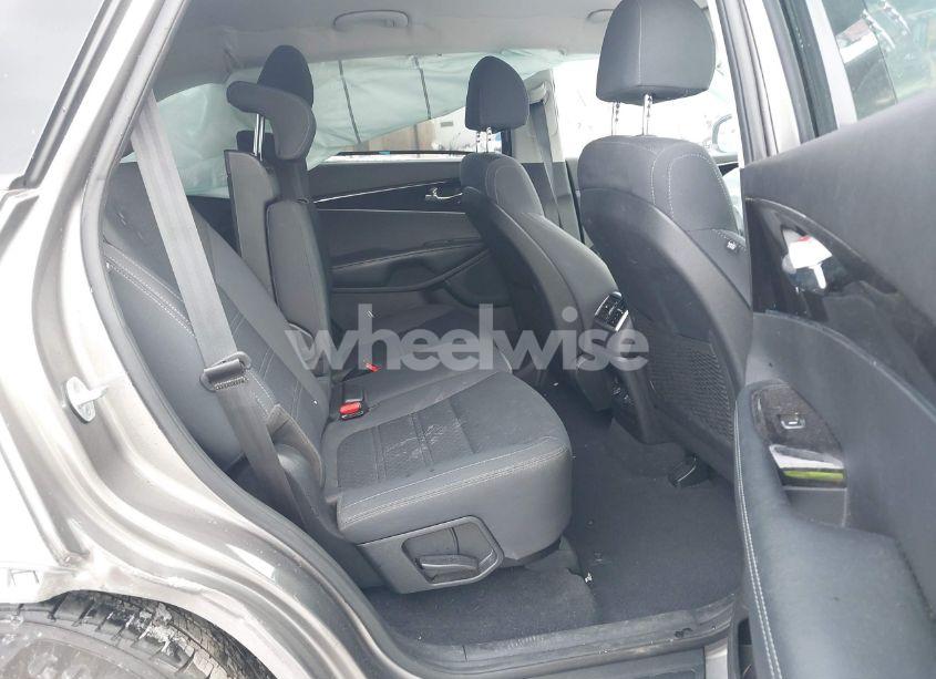 Photo 8 of 2018 Kia Sorento 2.4L LX (VIN 5XYPG4A3XJG371429)
