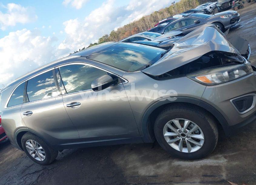 Photo 13 of 2018 Kia Sorento 2.4L LX (VIN 5XYPG4A3XJG416708)