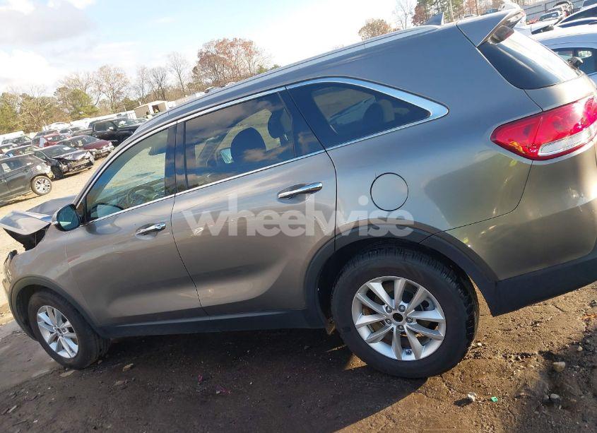 Photo 14 of 2018 Kia Sorento 2.4L LX (VIN 5XYPG4A3XJG416708)