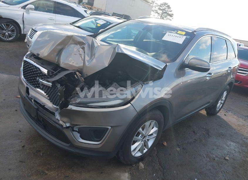 Photo 2 of 2018 Kia Sorento 2.4L LX (VIN 5XYPG4A3XJG416708)