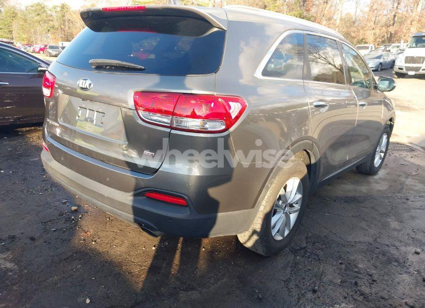 Photo 4 of 2018 Kia Sorento 2.4L LX (VIN 5XYPG4A3XJG416708)