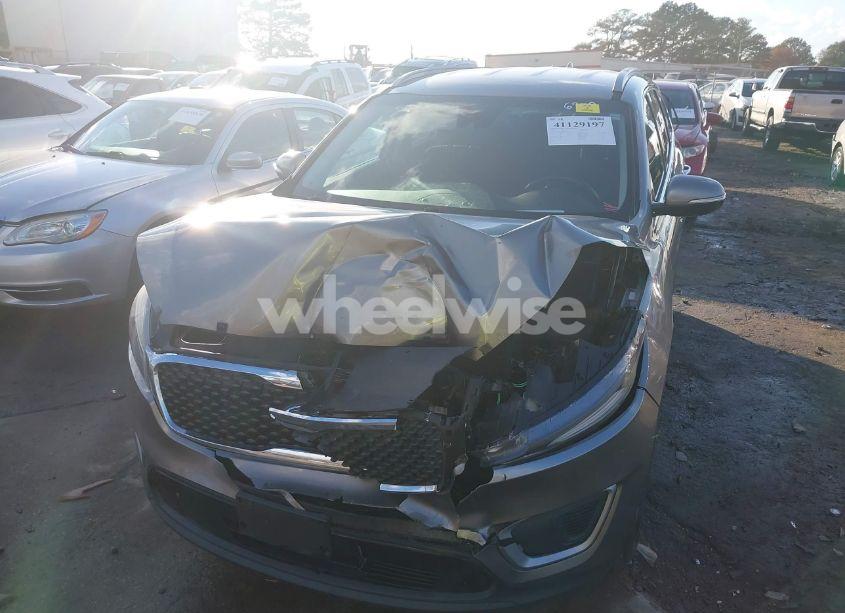 Photo 6 of 2018 Kia Sorento 2.4L LX (VIN 5XYPG4A3XJG416708)