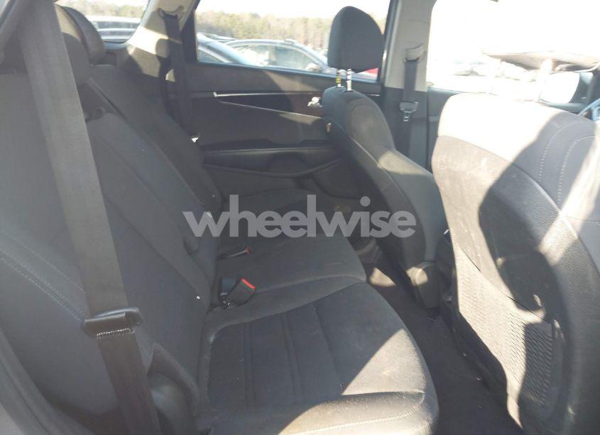 Photo 8 of 2018 Kia Sorento 2.4L LX (VIN 5XYPG4A3XJG416708)