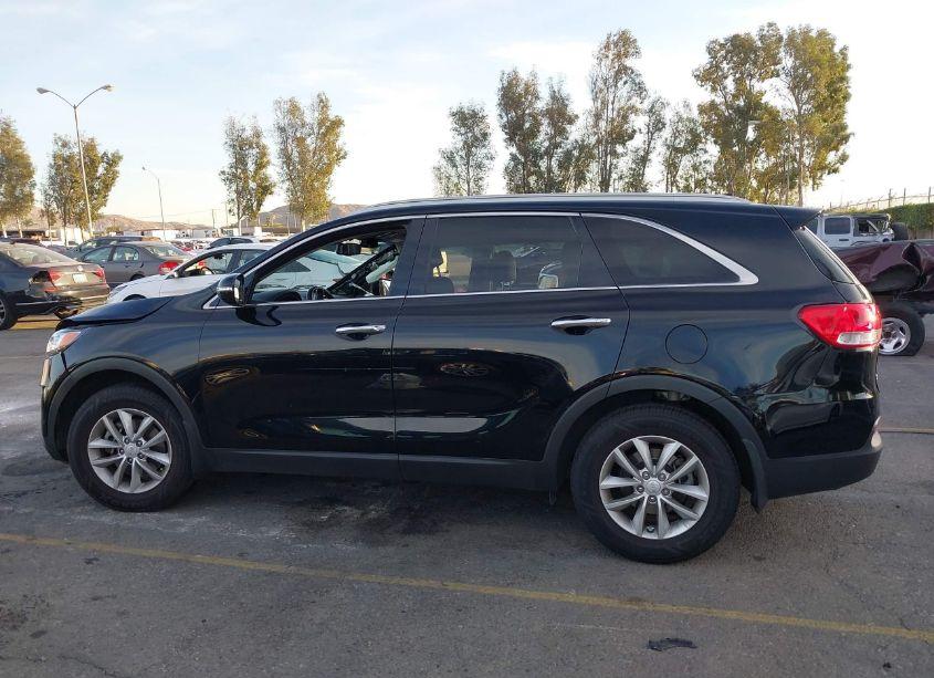 Photo 14 of 2018 Kia Sorento 2.4L LX (VIN 5XYPG4A3XJG419396)