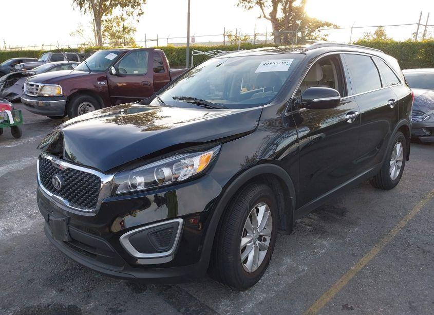 Photo 2 of 2018 Kia Sorento 2.4L LX (VIN 5XYPG4A3XJG419396)