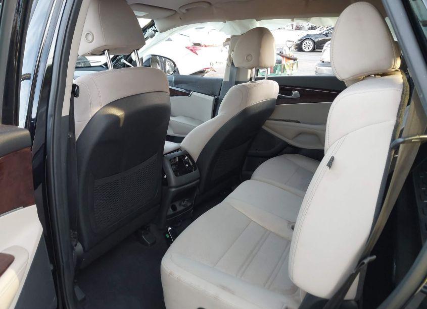 Photo 8 of 2018 Kia Sorento 2.4L LX (VIN 5XYPG4A3XJG419396)
