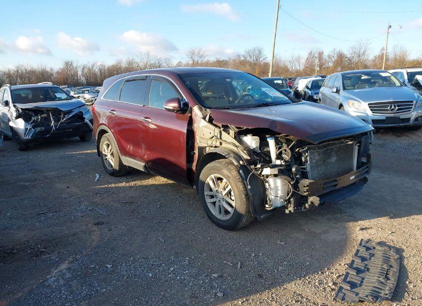 2019 Kia Sorento 2.4L LX (VIN 5XYPG4A3XKG438693) main photo