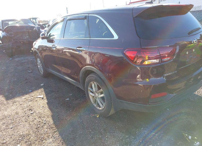 Photo 3 of 2019 Kia Sorento 2.4L LX (VIN 5XYPG4A3XKG438693)