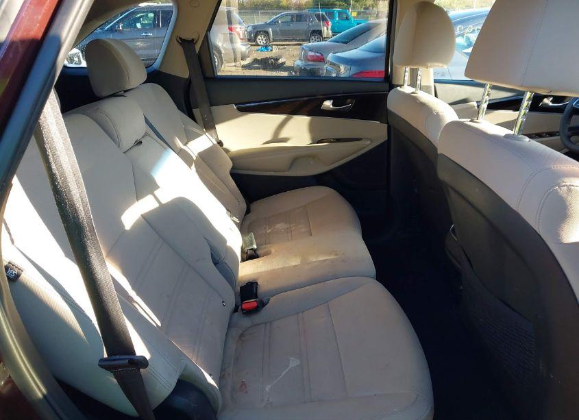 Photo 8 of 2019 Kia Sorento 2.4L LX (VIN 5XYPG4A3XKG438693)