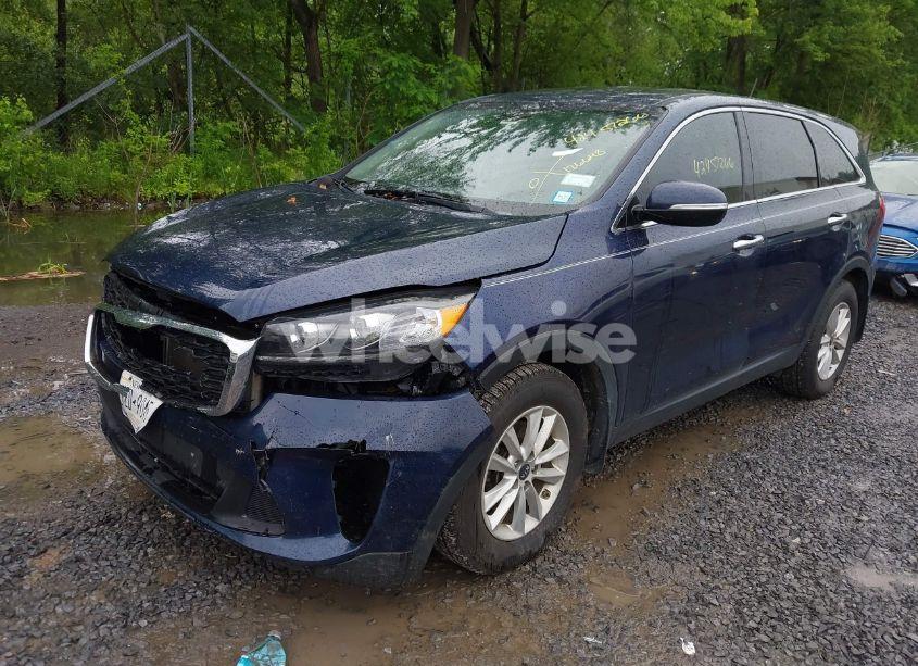 Photo 2 of 2019 Kia Sorento 2.4L LX (VIN 5XYPG4A3XKG463044)