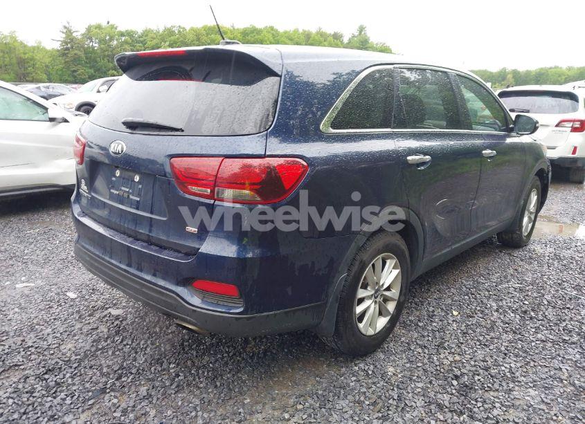 Photo 4 of 2019 Kia Sorento 2.4L LX (VIN 5XYPG4A3XKG463044)