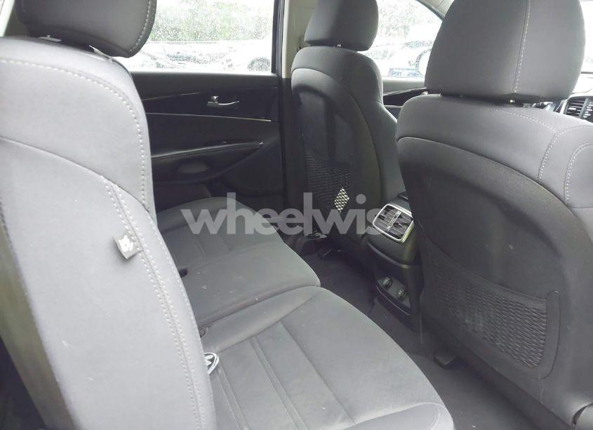 Photo 8 of 2019 Kia Sorento 2.4L LX (VIN 5XYPG4A3XKG463044)
