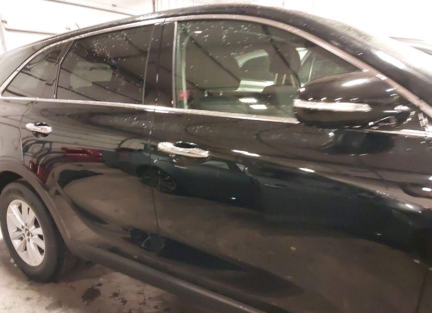 Photo 14 of 2019 Kia Sorento 2.4L L (VIN 5XYPG4A3XKG477610)