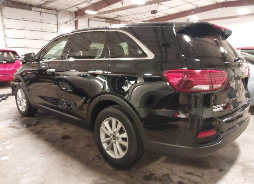 Photo 3 of 2019 Kia Sorento 2.4L L (VIN 5XYPG4A3XKG477610)