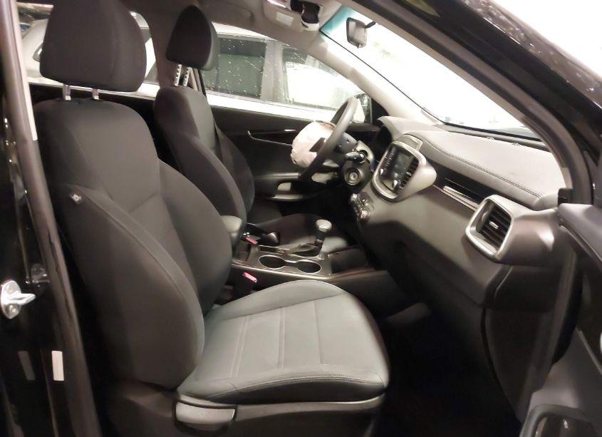 Photo 5 of 2019 Kia Sorento 2.4L L (VIN 5XYPG4A3XKG477610)